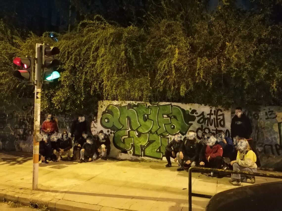 Κέντρο–κεντρικά μιλάμε απ’ τα μπετά! // Βαψίματα καραντίνας στο κέντρο της Αθήνας από το Antifa Centro