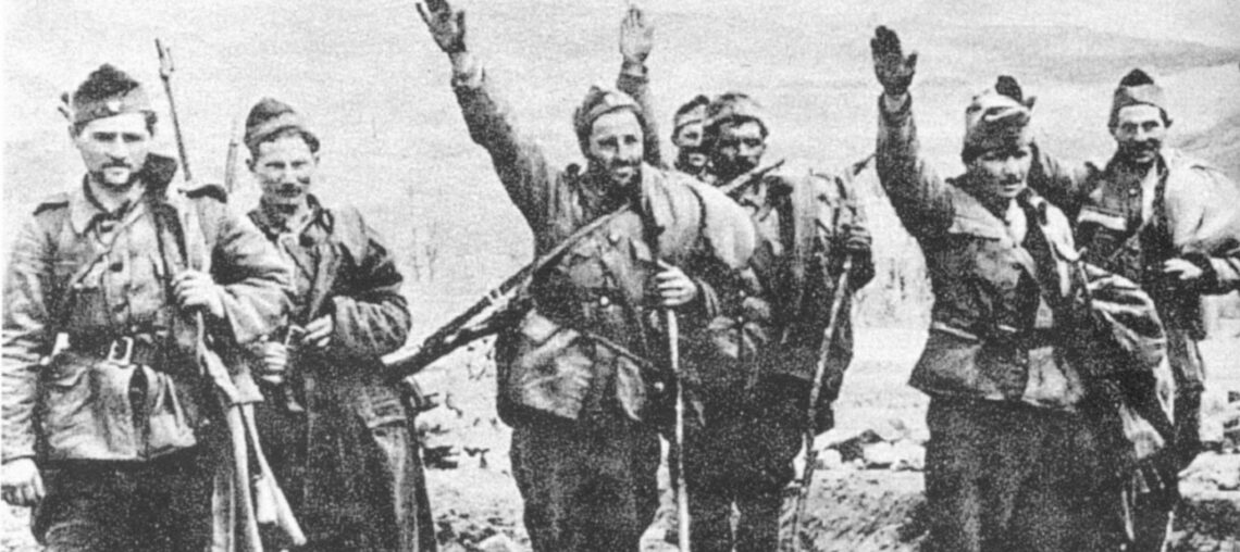 Σπουδές στο Γαλανόμαυρο, τόμος 2ος: πως να χρησιμοποιήσετε 300 σελίδες